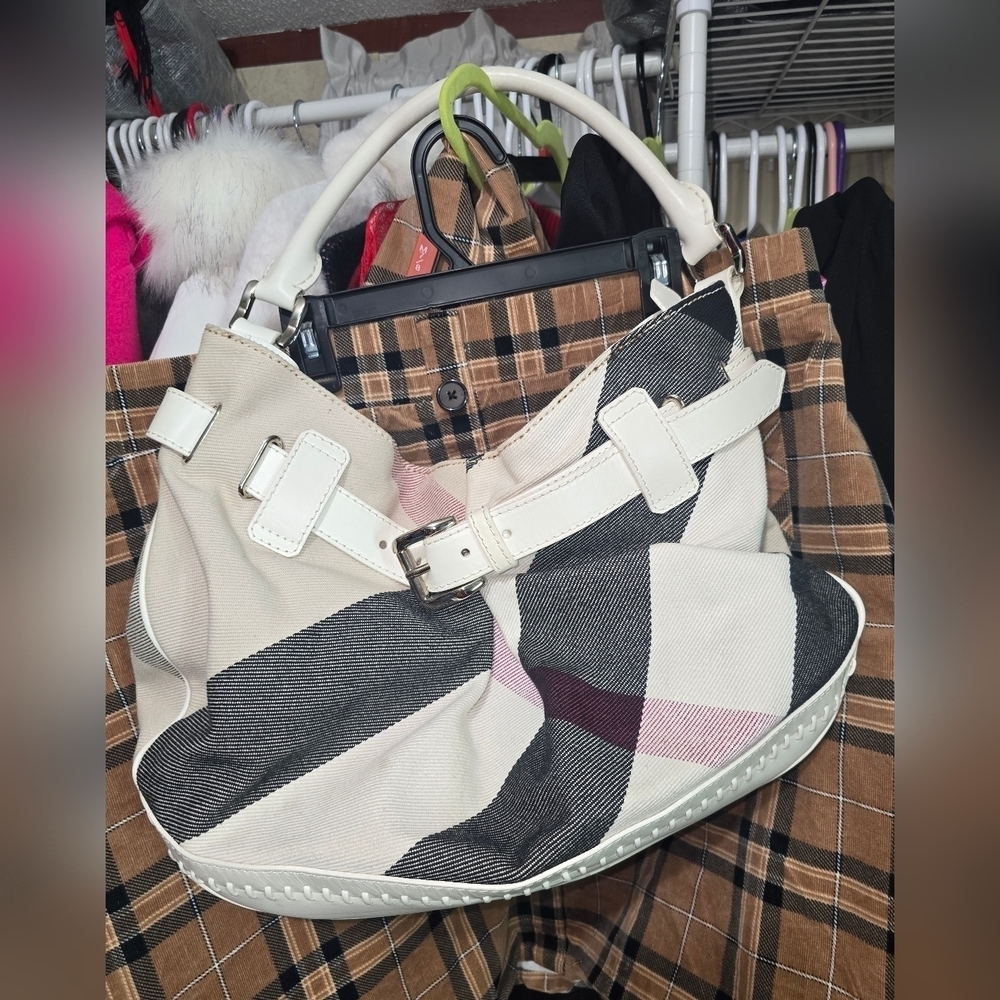 TAKN OFRS ❤️‍🔥LIKE NEW Burberry Bag  MegA Check Nova Leather Buckle Hobo